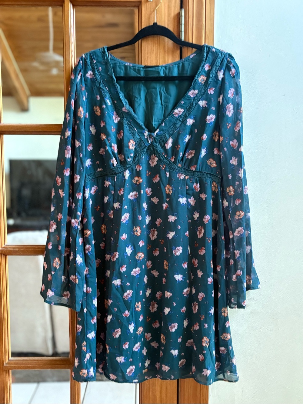 Oak & Trellis Floral Boho Mini Dress | XL | NWT | Lace Trim | Long Bell Sleeves
